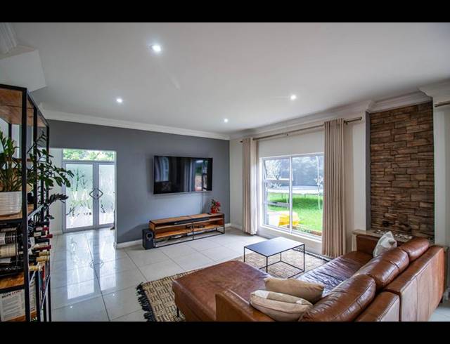 4 BEDROOM HOUSE FOR SALE IN MIDSTREAM ESTATE